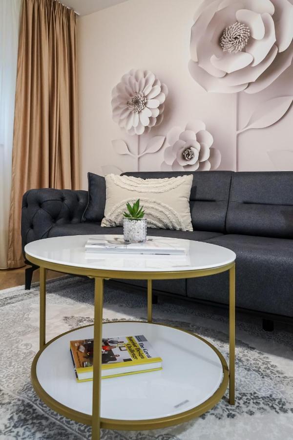 Appartamento The Urban Oasis Bucarest Esterno foto